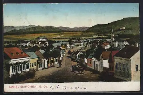 AK Lanzenkirchen /N.-Ö., Ortsansicht mit Strasse und Bergpanorama aus der Vogelschau