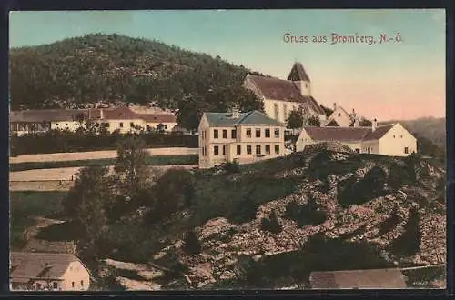 AK Bromberg /N.-Ö., Ortspanorama mit Kirche und Berg