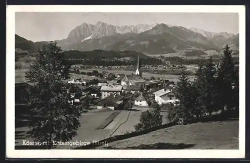 AK Kössen /Tirol, Ortsansicht gegen Kaisergebirge