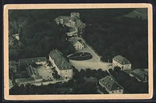 AK Ballenstedt / Harz, Schloss mit Theater und Grosser Gasthof, Luftaufnahme