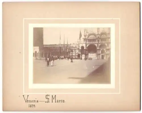 Fotografie unbekannter Fotograf, Ansicht Venezia, S. Marco, Vorplatz mit dem Markusdom