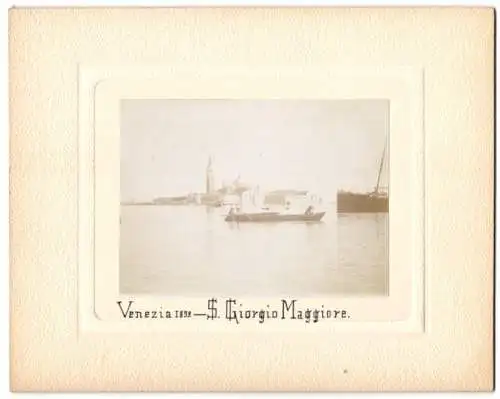 Fotografie unbekannter Fotograf, Ansicht Venezia, S. Giorgio Maggiore, Schiffe vor der Stadt