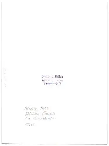Fotografie Albin Müller, Hamburg, Ansicht Hamburg-Altona, Pelikan-Plastik bei der Hauptkiche, 1965