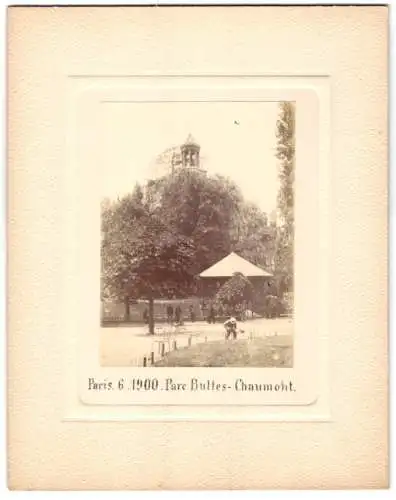 Fotografie unbekannter Fotograf, Ansicht Paris, Partie im Parc Buttes-Chaumont, 1900