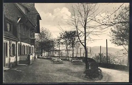 AK Freiburg i. Br., Gasthaus Jägerhäusle mit Garten, Strasse und Ortsblick