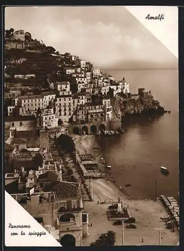 AK Amalfi, Panorama con la spiaggia