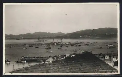 AK Vigo, Boote und Dampfschiffe mit Bergpanorama