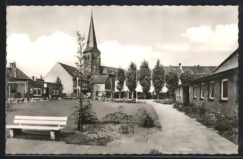 AK Kaldenkirchen, Partie an der Sporthalle mit Blick nach der Kirche