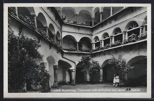 AK Schloss Amerang, Hofraum mit Arkaden