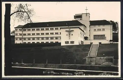 Foto-AK Sigmaringen, Studienheim St. Fidelius, Frontansicht mit Treppe, um 1933