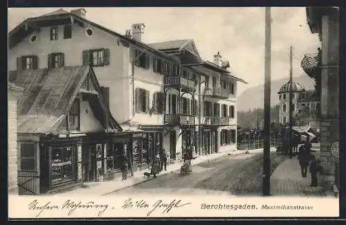 AK Berchtesgaden, Maximilianstrasse mit Passanten