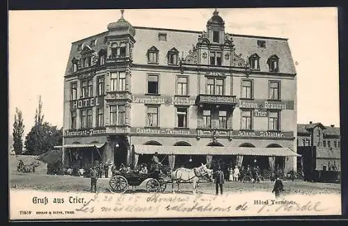 AK Trier, Hotel-Gasthaus Terminus mit Fuhrwerk u. Versammlung, von der Strasse gesehen