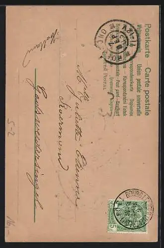 AK Junge Frau im goldenen Kleid auf einem Stuhl, Jugendstil