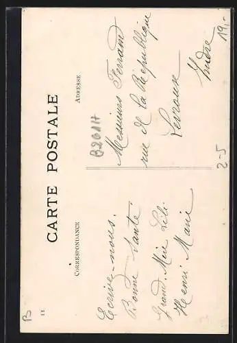 AK Envoi de Cartes, Mann mit Ansichtskartenalben