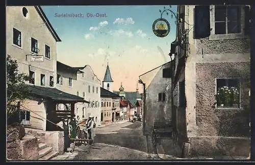 AK Sarleinsbach /Ob.-Oest., Strassenpartie mit Gasthaus