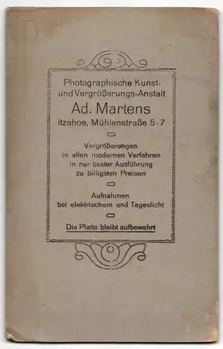 Fotografie A. Martens, Itzehoe, Mühlenstr. 5-7, Hochzeitspaar stehend