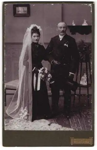 Fotografie Ernst Schulz, Pinneberg, Fahltskamp 12, Hochzeitspaar im Studio