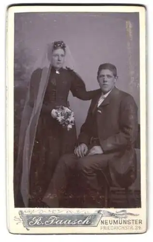 Fotografie R. Paasch, Neumünster, Friedrichstr. 24, Porträt eines Ehepaars am Hochzeitstag