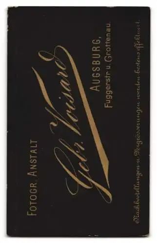 Fotografie Gebr. Voisard, Augsburg, Fuggerstr. u. Grottenau, Hochzeitspaar in festlicher Kleidung