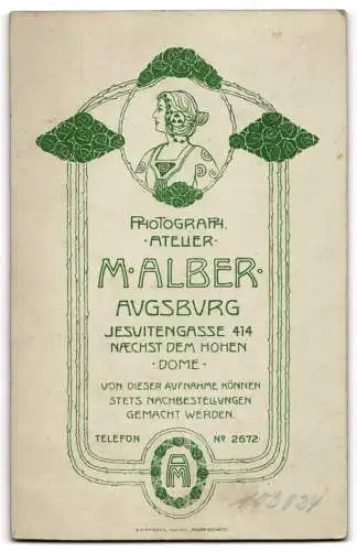 Fotografie M. Alber, Augsburg, Jesuitengasse 414, Hochzeitspaar im Kleid und Anzug mit Chapeau Claque