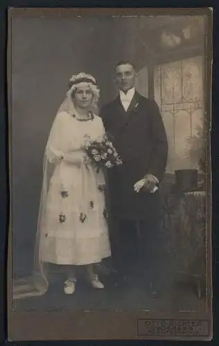 Fotografie Otto Richter, Radeberg, Pulsnitzerstr. 13, Hochzeitspaar Porträt