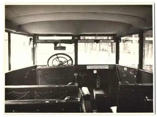 Fotografie Bus Mercedes Benz, Omnibus der Reichspost mit Weinberger Aufbau in der Zeppelinstrasse 71 München