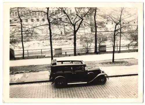 Fotografie Auto Limousine mit Weinberger Karosserie, PKW vor der Fabrik Zeppelinstrasse 71 in München