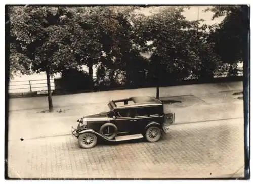 Fotografie Auto Limousine mit Weinberger Karosserie, PKW vor der Fabrik Zeppelinstrasse 71 in München