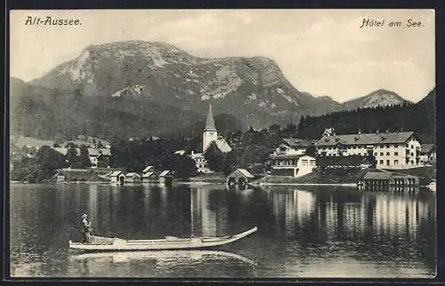 AK Alt-Aussee, Hotel am See mit Ortsansicht, Boot