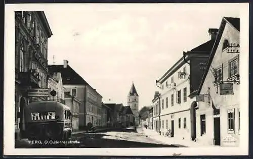 AK Perg, Herrenstrasse mit Gasthof Waldhör