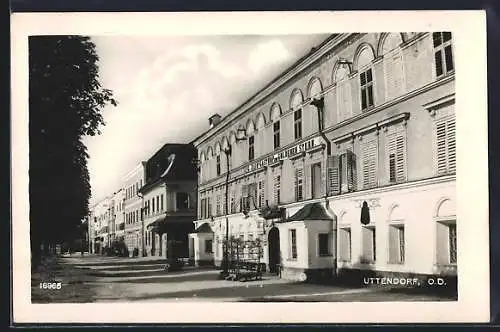 AK Uttendorf, Strassenpartie am Gasthof zum goldenen Stern