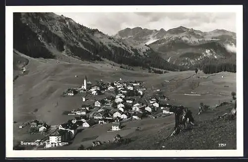 AK Berwang, Ortsansicht mit Bergen