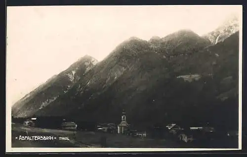 AK Abfaltersbach /Tirol, Ortspartie mit Bergen