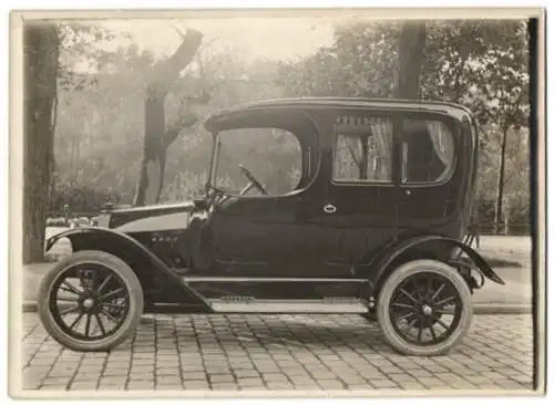 Fotografie Auto Buick Limousine, PKW mit Weinberger Karosserie vor der Fabrik Zeppelinstr. 71 in München