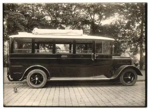 Fotografie Bus Mercedes Benz, Omnibus für die Reichspost mit Weinberger-Aufbau, Zeppelinstrasse 71 in München