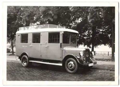 Fotografie Bus Mercedes Benz Diesel, Omnibus der Reichspost mit Weinberger-Aufbau vor Fabrik Zeppelinstrasse 71 München