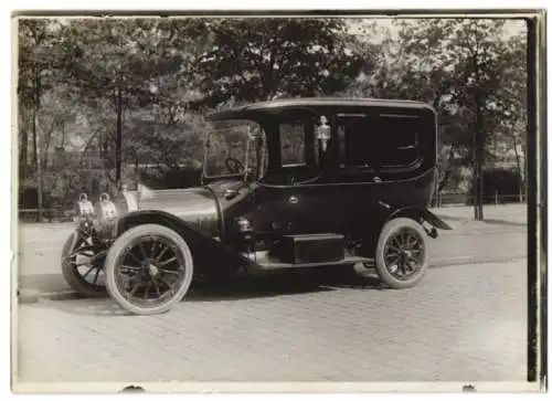 Fotografie Auto Protos Limousine, PKW mit Weinberger-Karosserie vor der Fabrik Zeppelinstrasse 71 in München