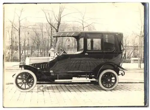 Fotografie Auto Protos, Limousine mit Weinberger-Karosserie gegenüber der Fabrik Zeppelinstrasse 71 in München