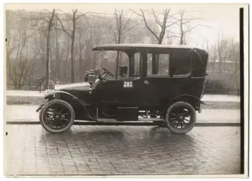 Fotografie Auto Protos Landaulet, Taxi mit Weinberger Karosserie vor der Fabrik Zeppelinstr. 71 in München