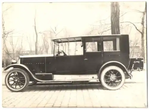 Fotografie Auto Protos 10 /30 PS Landaulet, PKW mit Weinberger Karosserie vor der Fabrik Zeppelinstr. 71 in München