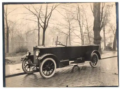 Fotografie Auto Protos 10 /30 PS Cabrio, Cabriolet mit Weinberger Karosserie vor der Fabrik Zeppelinstr. 71 in München