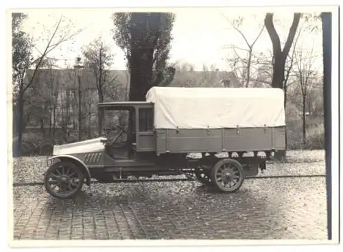 Fotografie Lastwagen, LKW-Pritsche mit Weinberger-Aufbau gegenüber der Fabrik Zeppelinstr. 71 in München