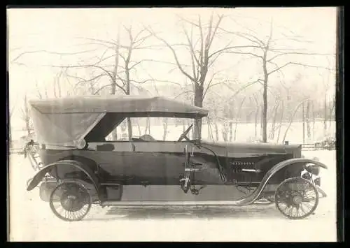 Fotografie Auto Benz Cabrio ohne Reifen, Cabriolet mit Weinberger Karosserie vor der Fabrik Zeppelinstr. 71 in München