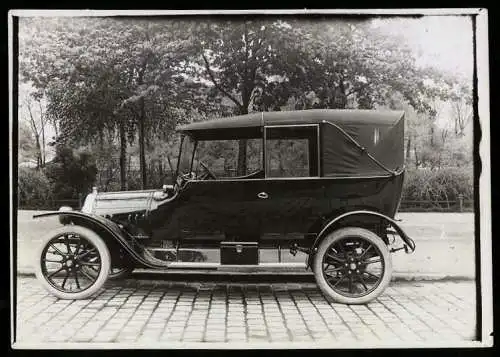 Fotografie Auto Siemens-Schuckert Cabrio, Cabriolet mit Weinberger Karosserie vor der Fabrik Zeppelinstr. 71 in München