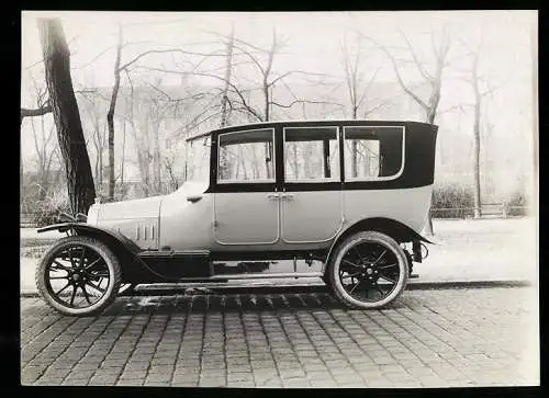 Fotografie Auto Siemens-Schuckert Limousine, PKW mit Weinberger Karosserie vor der Fabrik Zeppelinstr. 71 in München