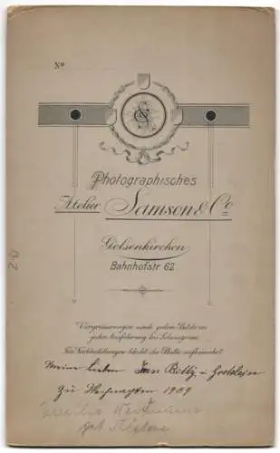 Fotografie Samson &amp Co, Gelsenkirchen, Bahnhofstrasse 62, Dame Emilie Weidmann in elegantem Kleid, 1909