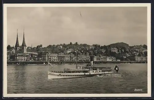 AK Luzern, Salondampfer Unterwalden vor der Stadt