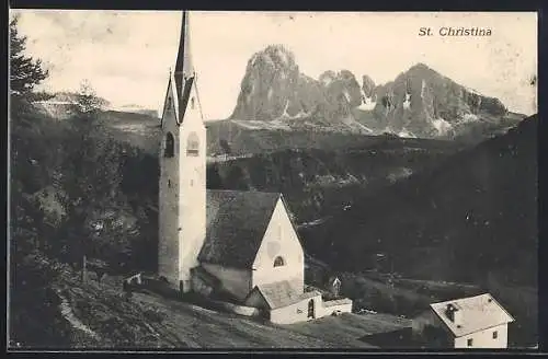 AK St. Christina, Kirche gegen schroffe Berggipfel