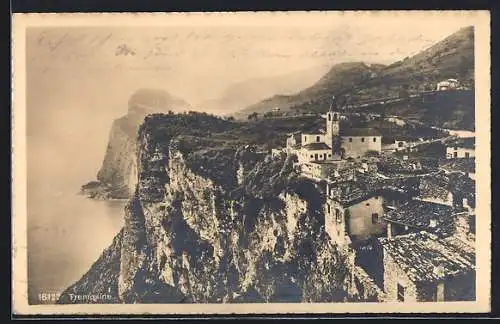 AK Tremosine sul Garda, Ortspanorama mit Kirche am Hochufer