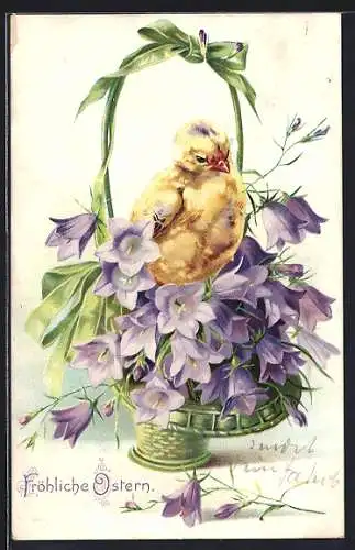 Präge-AK Osterküken in einem Korb voller Glockenblumen